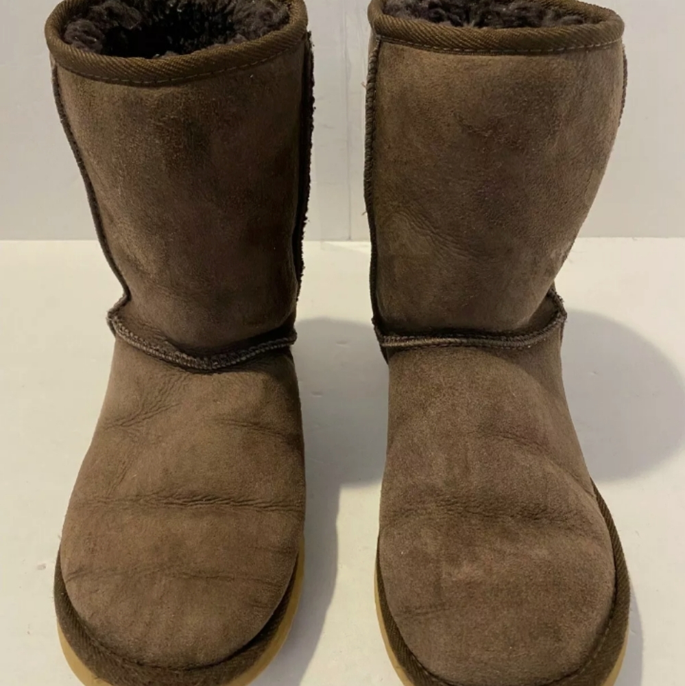 Rare UGG Women's Classic Short II Boot Size 6 US - Dark Brown 1016223
